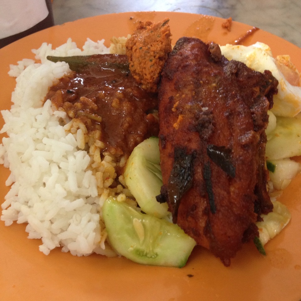 Gambar hidangan Nasi Ganja Ipoh atau nasi kandar di Kedai Kopi Yong Suan.