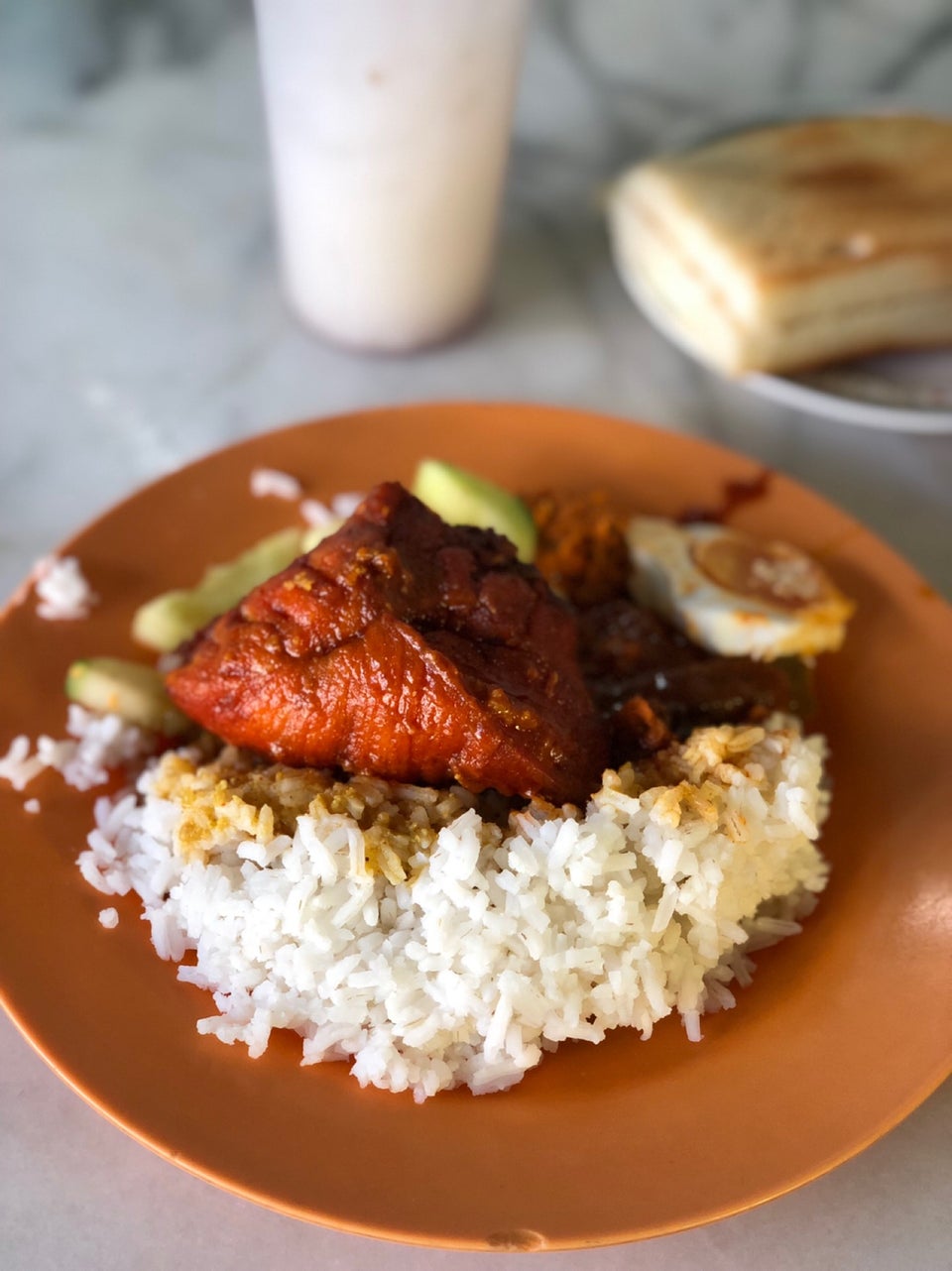 Koleksi pelbagai tempat makan dan restoran menarik terbaik di Ipoh untuk pelancong dan penduduk tempatan.