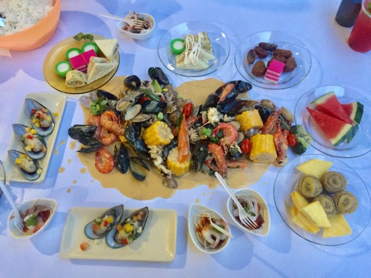 Senarai tempat makan menarik dan sedap di Melaka untuk pelancong dan lokal.