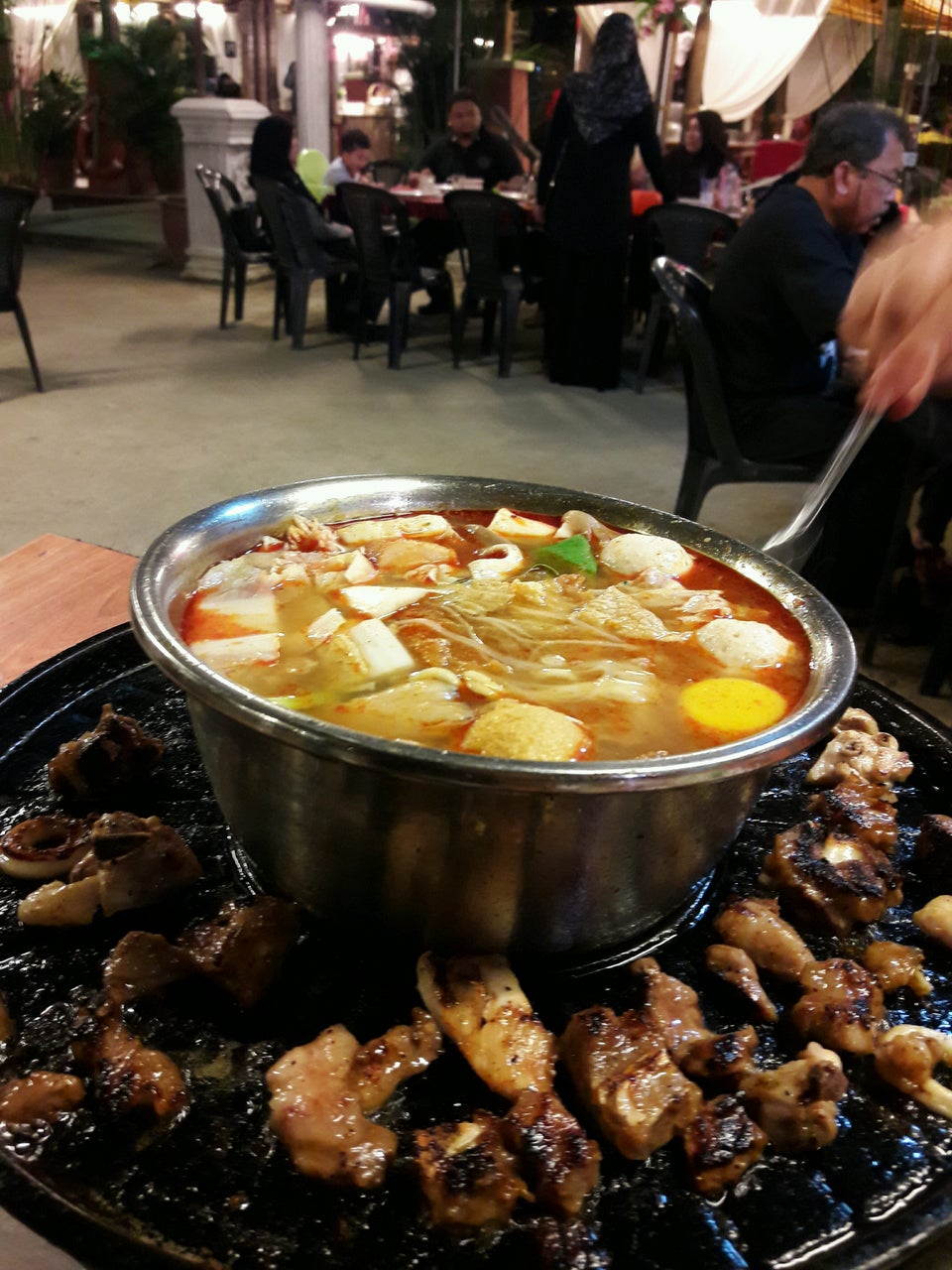 embok village steamboat & seafood