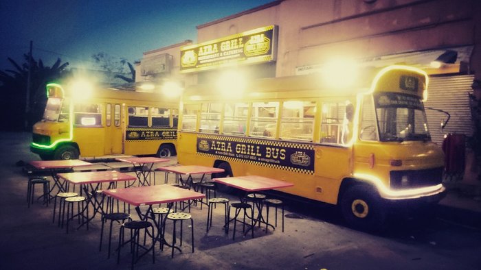 Lori makanan Azra Grill Truck