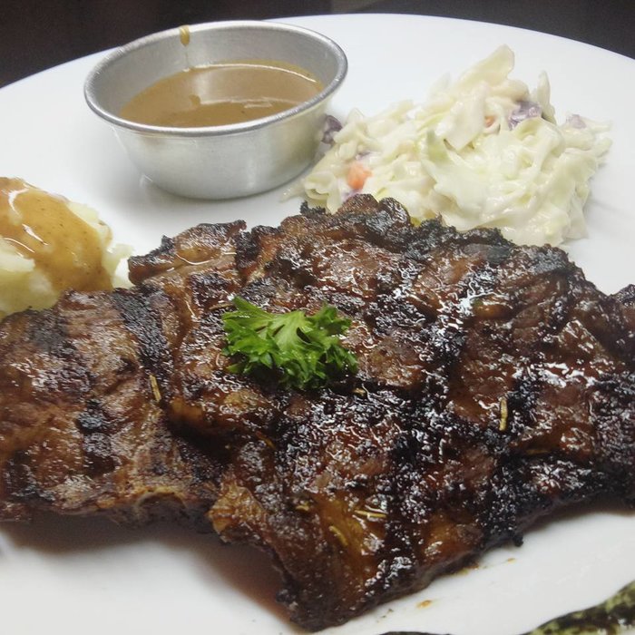 Ayam panggang dan makanan grill di Azra Grill Truck