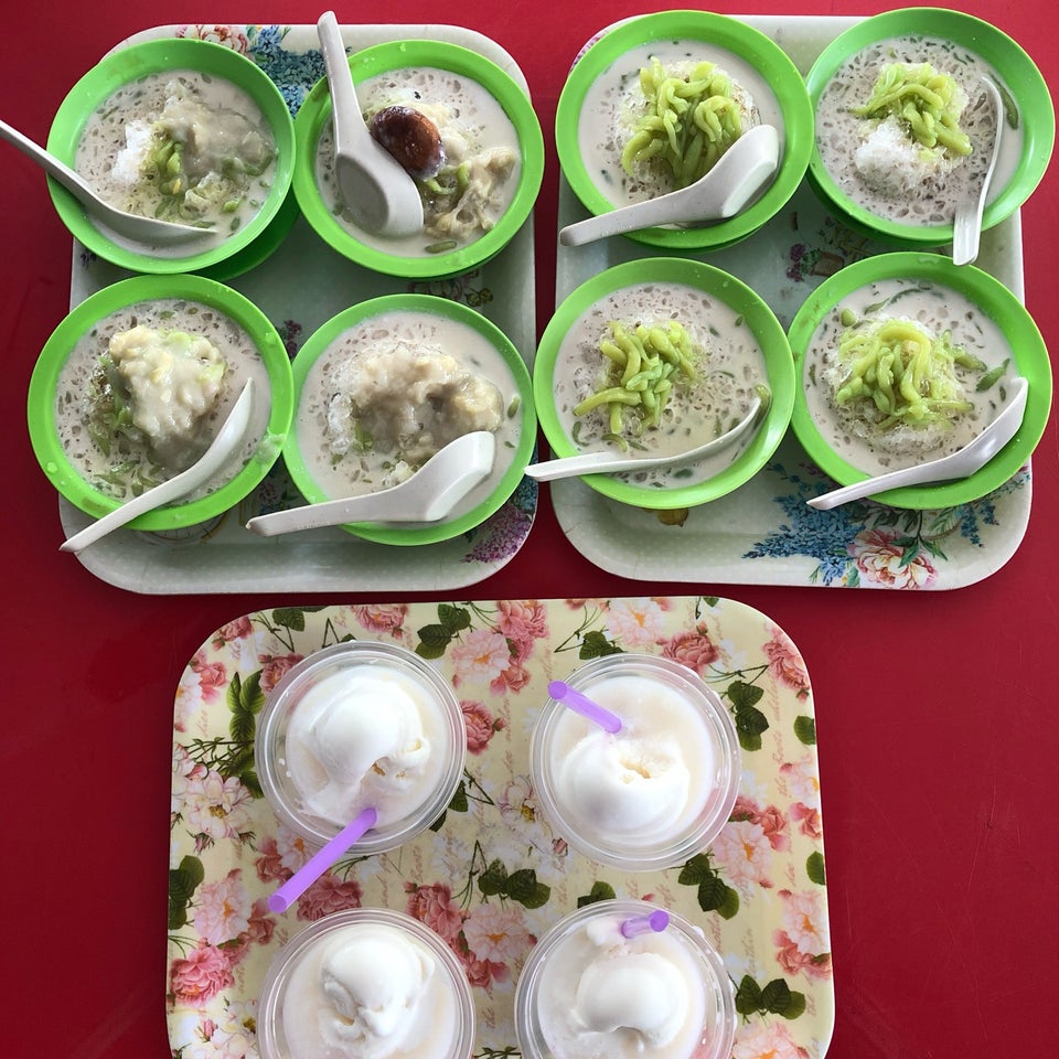 tempat makan port dickson . pd famous cendol coconut shake