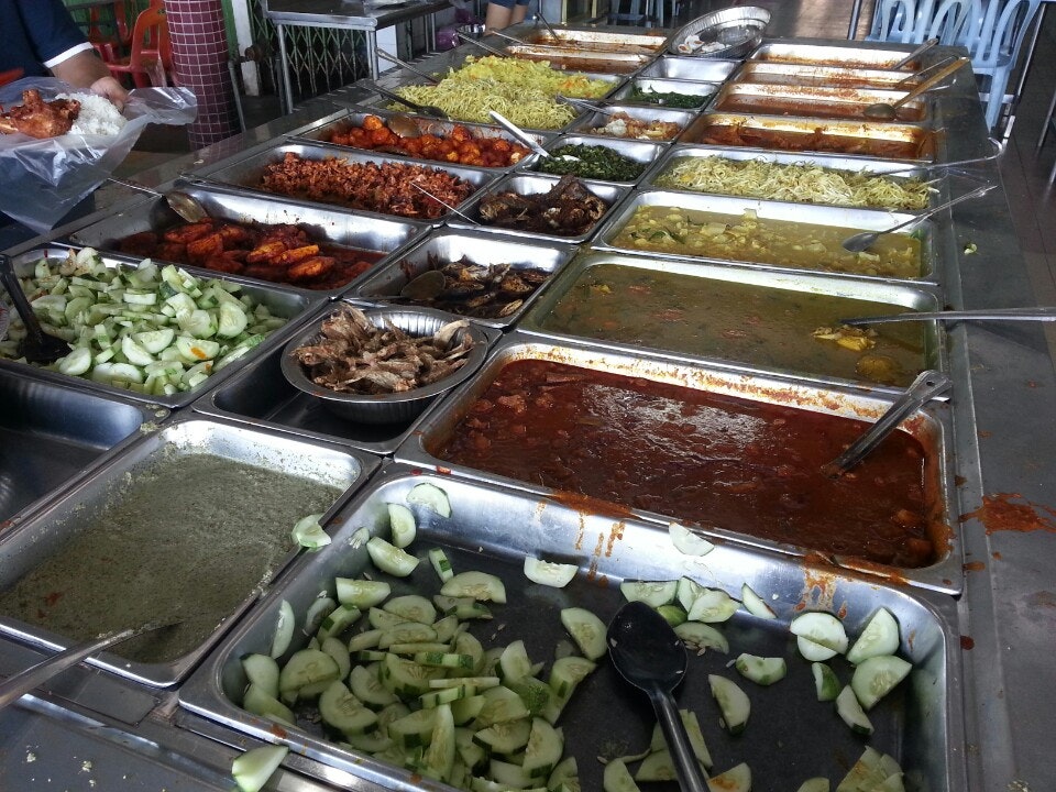 Pinggan nasi kandar di Krishnan Nasi Kandar