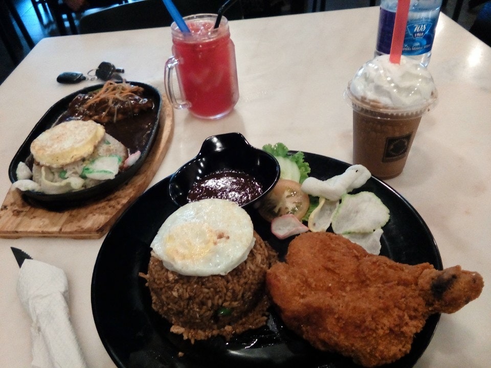 Gambar meriah pelbagai tempat makan best dan sedap di kawasan Senawang, Negeri Sembilan