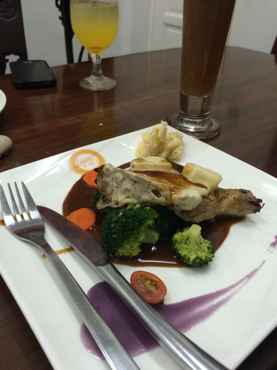 Kafe dan ruang seni Sarang Art Hub