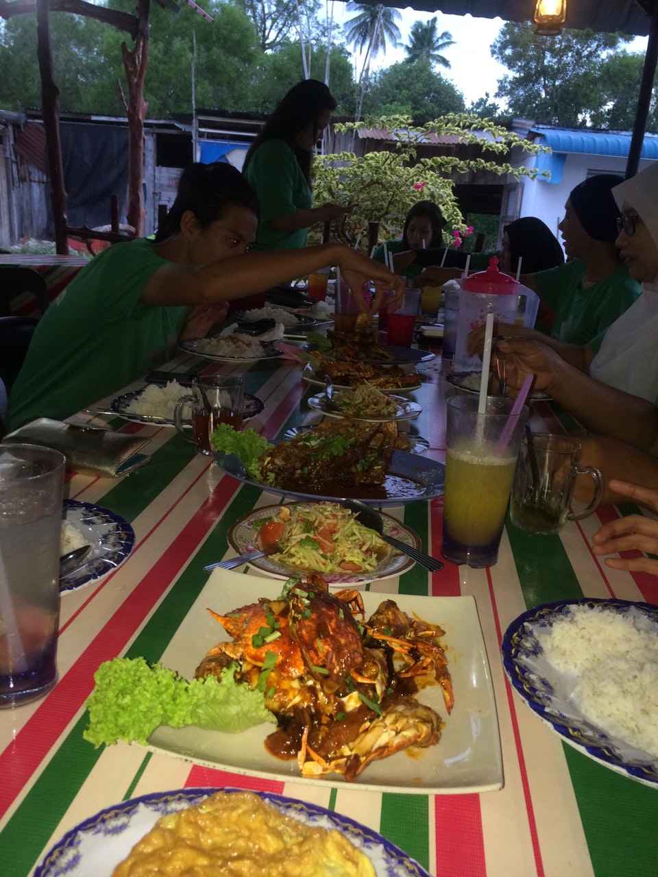 Restoran Bakau D'Muara dengan hidangan seafood
