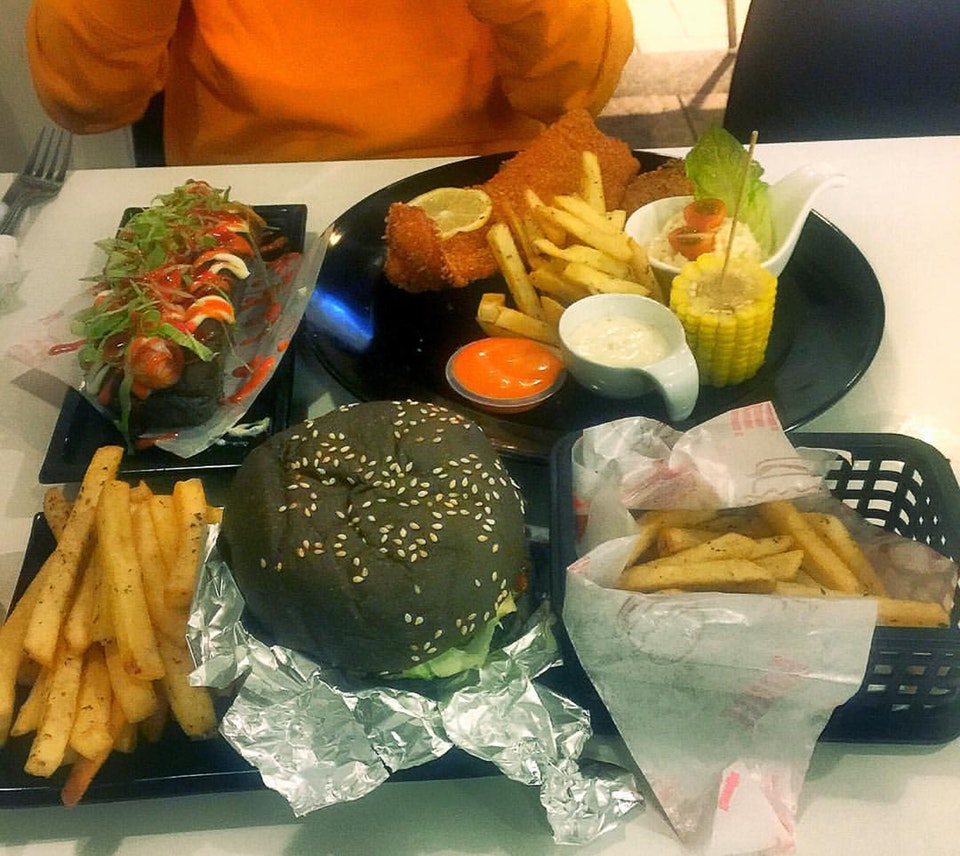 Menu barat dan kopi di Loveats