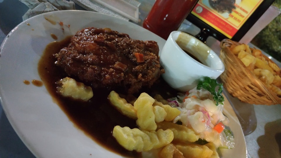 Hidangan chicken chop di Paksu Chicken Chop