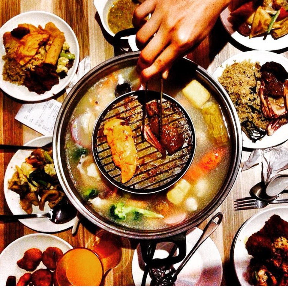 Pemandangan memukau di sebuah restoran sekitar Damansara yang menjadi pilihan tempat makan best.