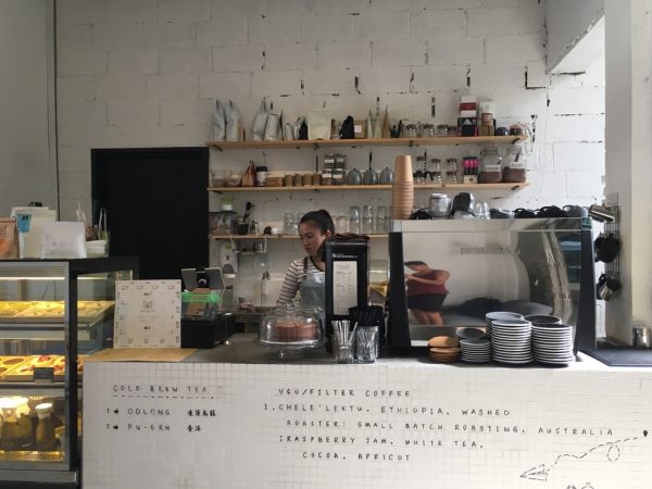 Suasana santai di Kafe Woo! Kota Kinabalu