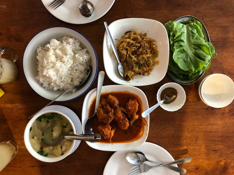 Hidangan masakan Baba Nyonya di Ivy's Nyonya Cuisine, Georgetown Pulau Pinang