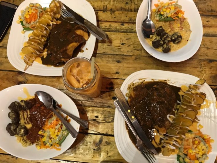 Menu @ Cakchibow Cafe