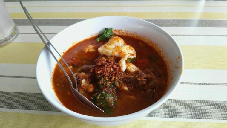 Mi Bandung Udang dengan kuah pekat di Warung Mee Bandung Pak Abu