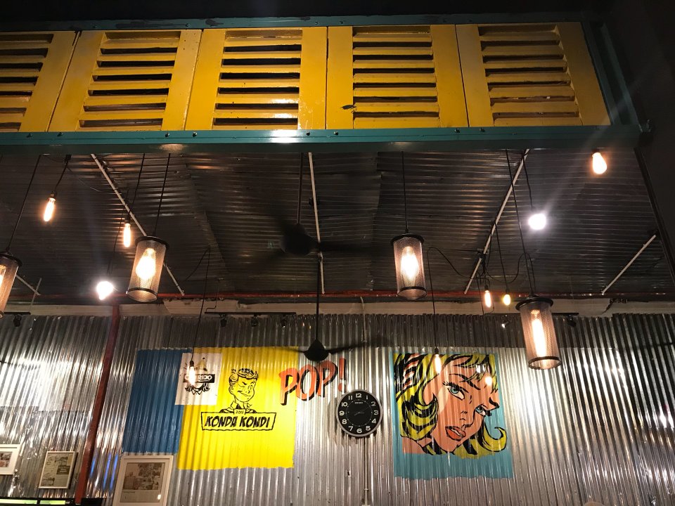 Kafe hipster di Ipoh dengan hidangan makanan Barat dan pencuci mulut yang menarik.