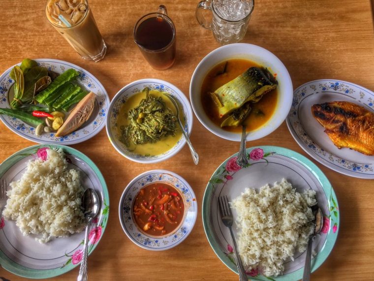 Hidangan ikan patin tempoyak yang sedap di sebuah restoran di Temerloh, Pahang.