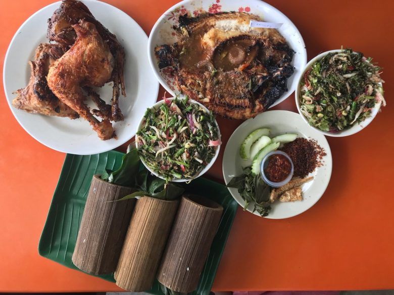Gambar pelbagai menu makanan menarik di Sungkai, Perak