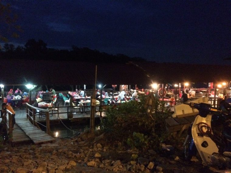 Restoran Terapung Bukit Kuang, Chukai