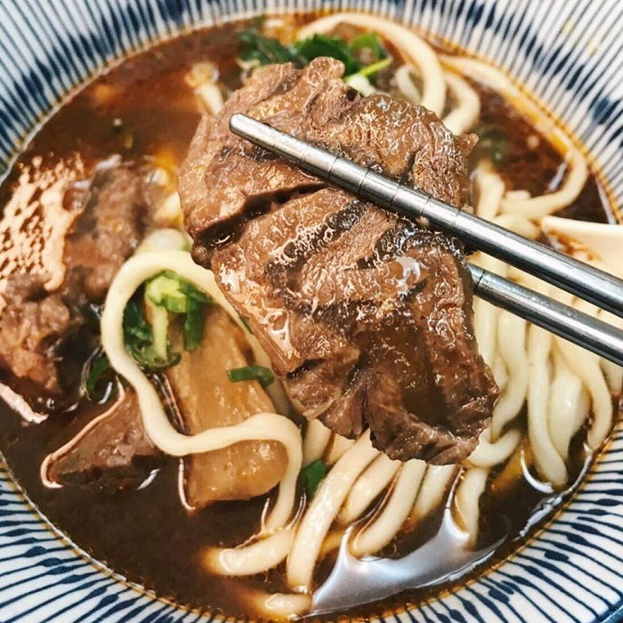 Sebaldi mee daging enak dari Chang Beef Noodle Shop di Taipei