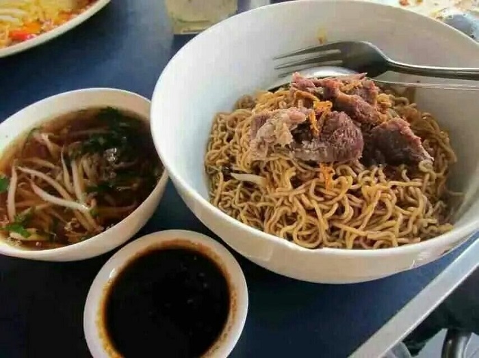 Mee Kolok