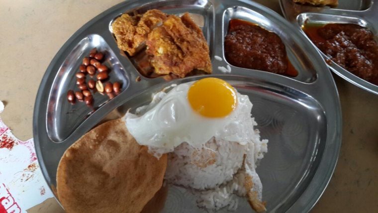 nasi lemak ayam @ famous mama cafe