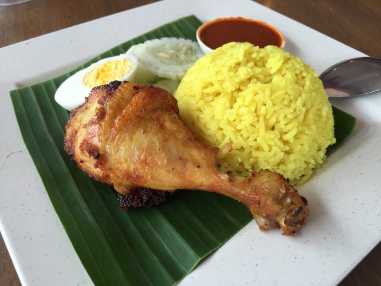 Suasana dan hidangan di beberapa restoran menarik di Sandakan, Sabah.