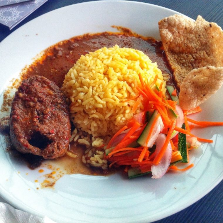 nasi minyak ikan tongkol