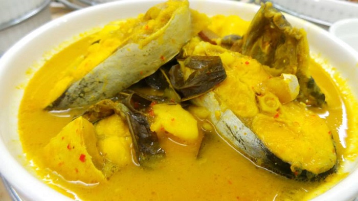 Gulai patin tempoyak, ikan patin segar dimasak bersama isi durian diperam.
