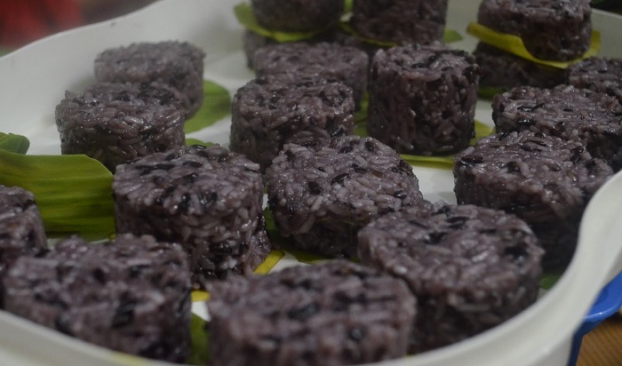 Pelbagai jenis makanan tradisional Masyarakat Bugis yang sedap dan menarik