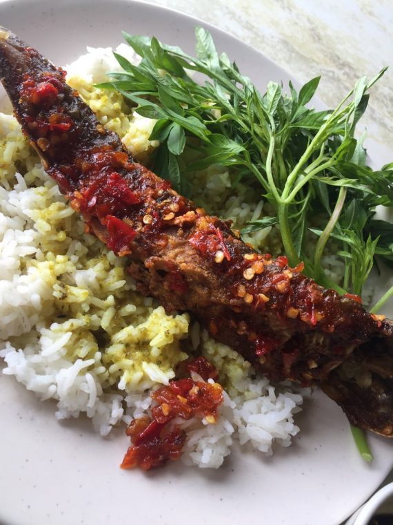 Hidangan tengah hari di Restoran Anjung Desa