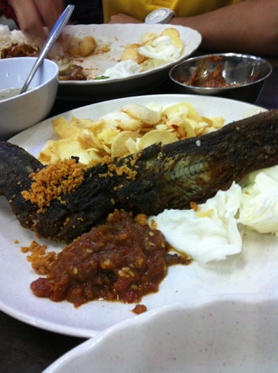 Pecel lele di Restoran Bibik