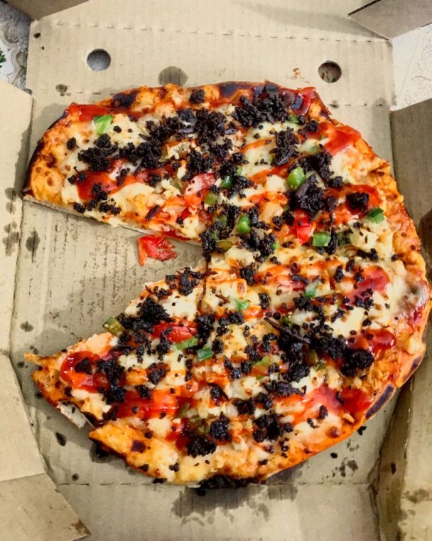 Pizza sambal hitam dari Anak Dol