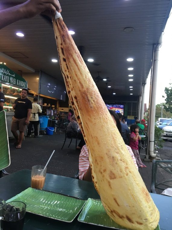 Roti tisu tinggi di Nasi Kandar Kayu