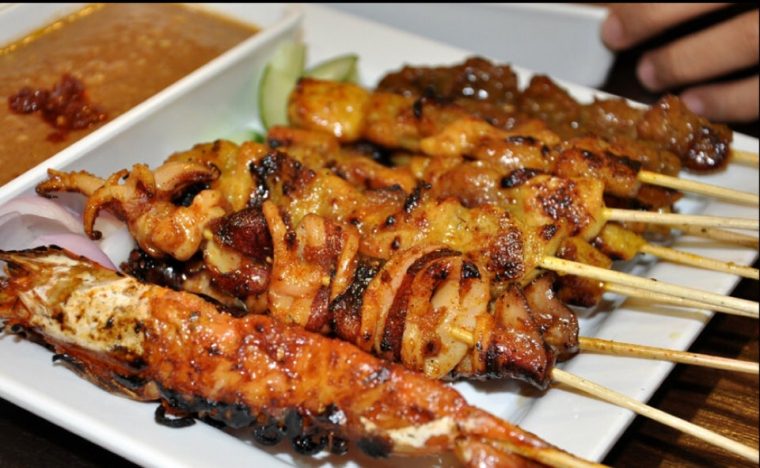 Tusukan satay dari Ah Basri Asian Satay