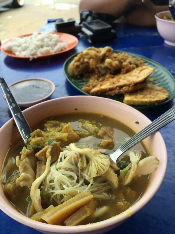 Sup cendawan di Usop Sonto Corner