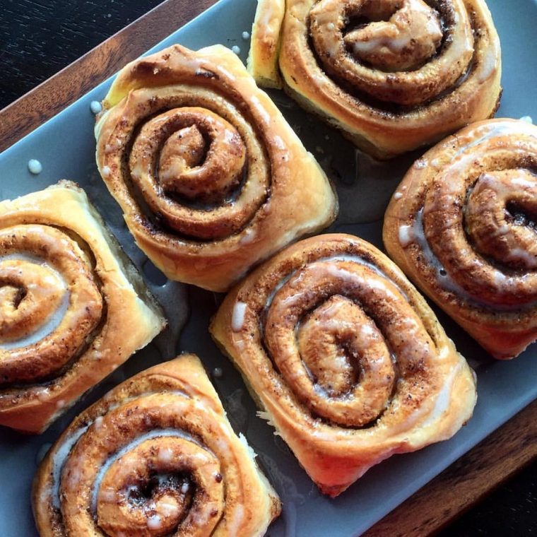 Cinnamon roll dari Code:Black Espresso