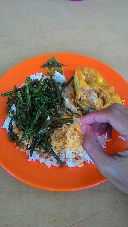 Hidangan di Kak Nora Station