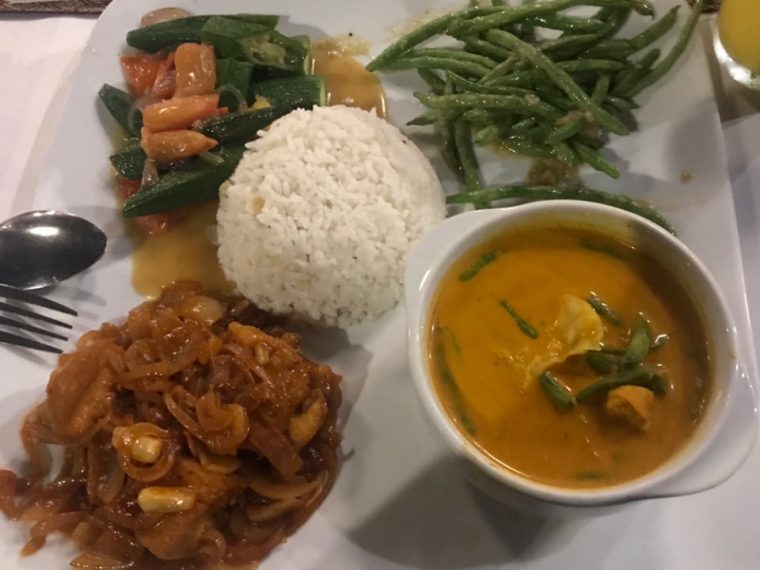 makan @ restoran songket