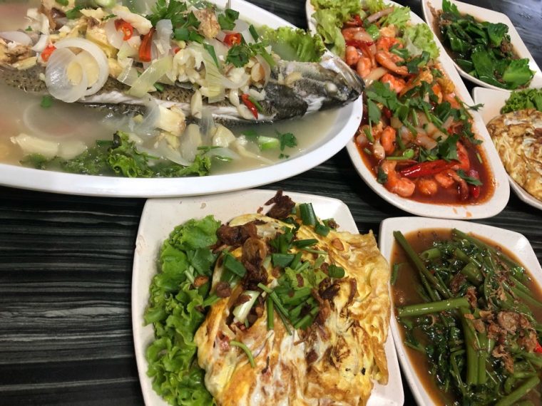 makan @ suraya seafood kampung baru