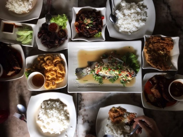 Hidangan seafood di Wira Seafood Batu Caves