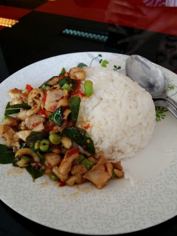 Menu makanan di Aroijang Labuan