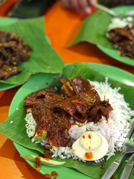 Pelbagai hidangan sedap di tempat makan menarik sekitar Batu Caves