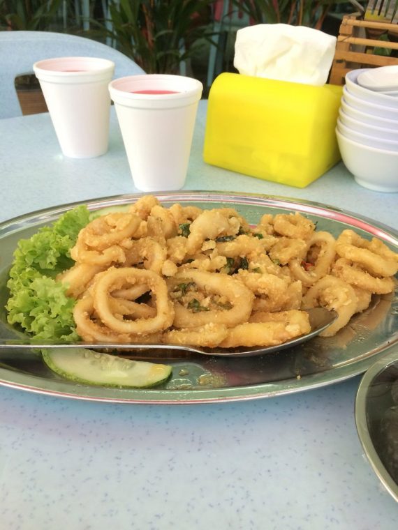 Sotong salted egg yang rangup dan enak di Restoran Haslinda Sim Abdullah.