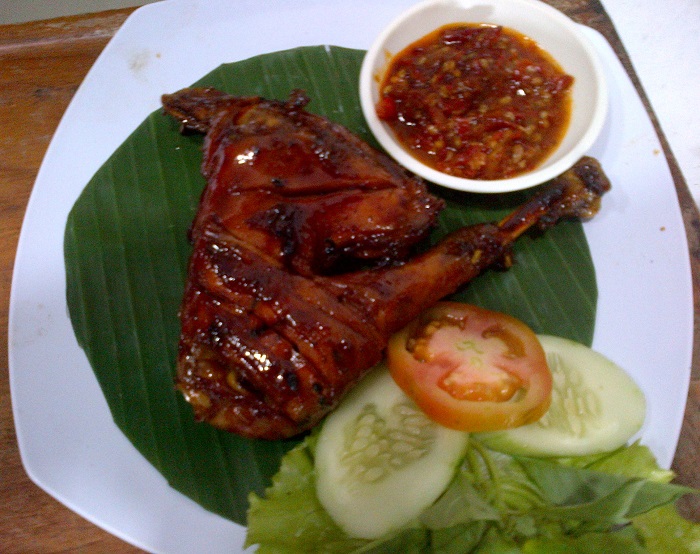 Rumah Makan Bale Kambang