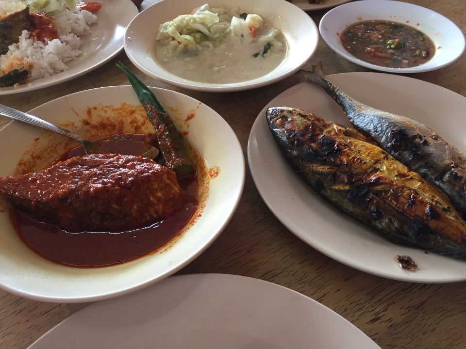 tempat makan kamunting