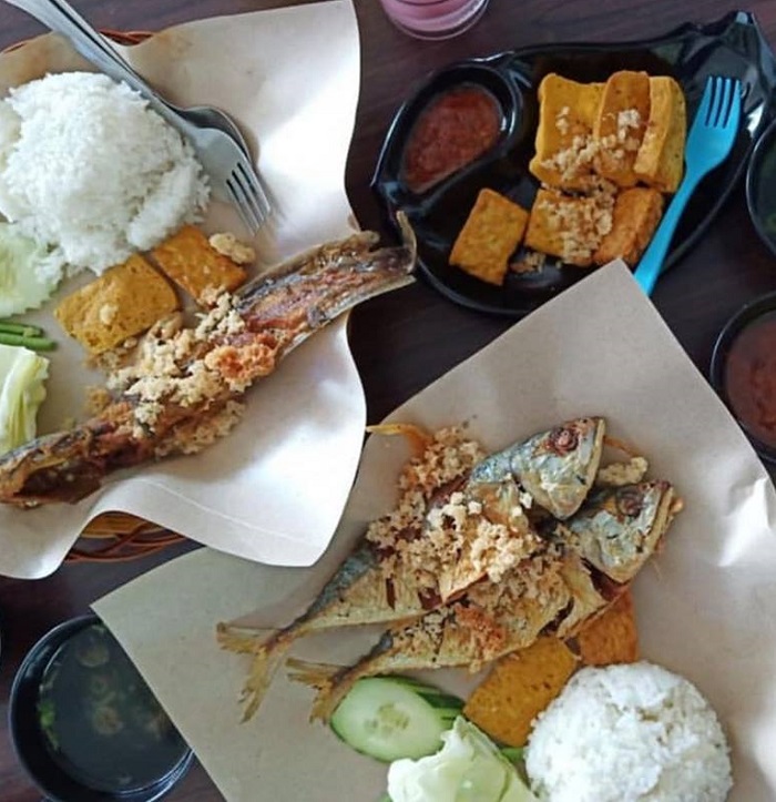 Ikan Penyet Kafe Aneh Aneh