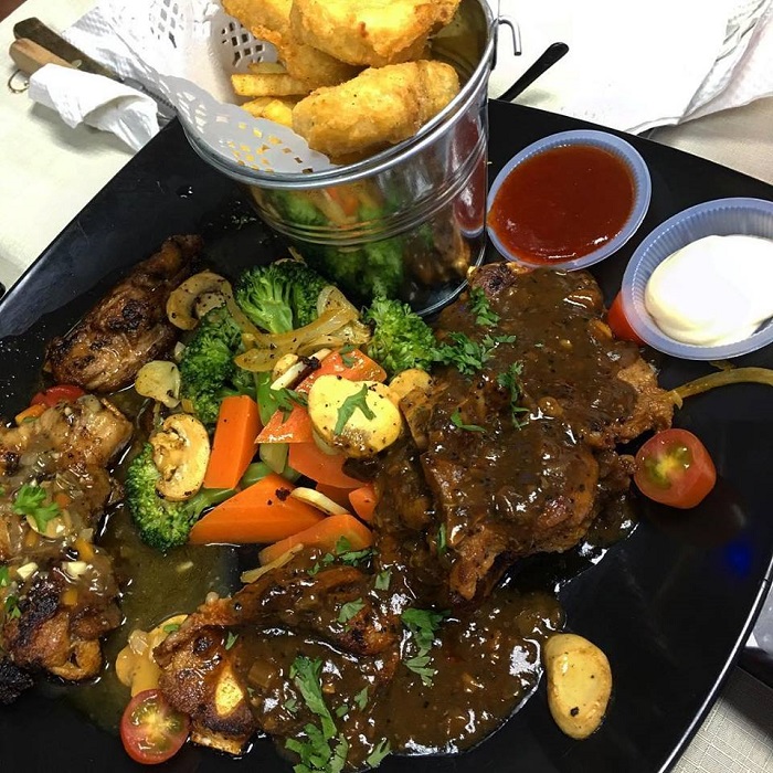 Western Kafe Aneh Aneh