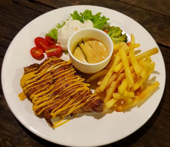 Chicken Chop @Chemistree Cafe