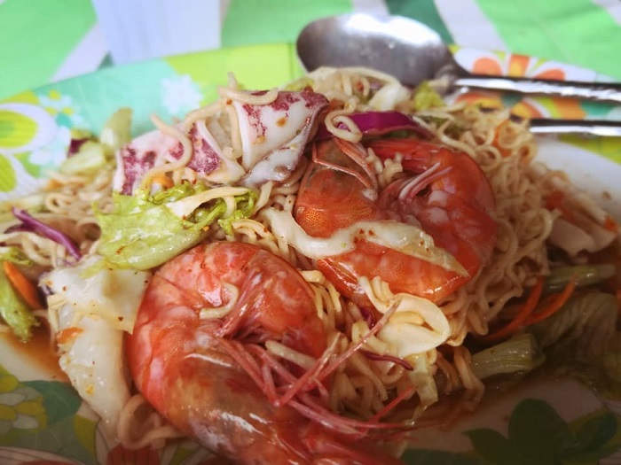 Kerabu Maggi @Mak Teh Pulut Ayam