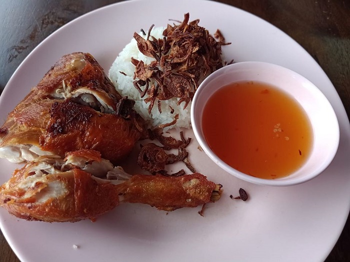 Nasi Gulai Itik RM 2 di Warung Puncak Padang Besar, salah satu tempat makan best di kawasan tersebut.